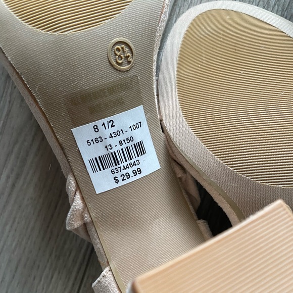 Never been worn/tags on women’s heels - Picture 4 of 4